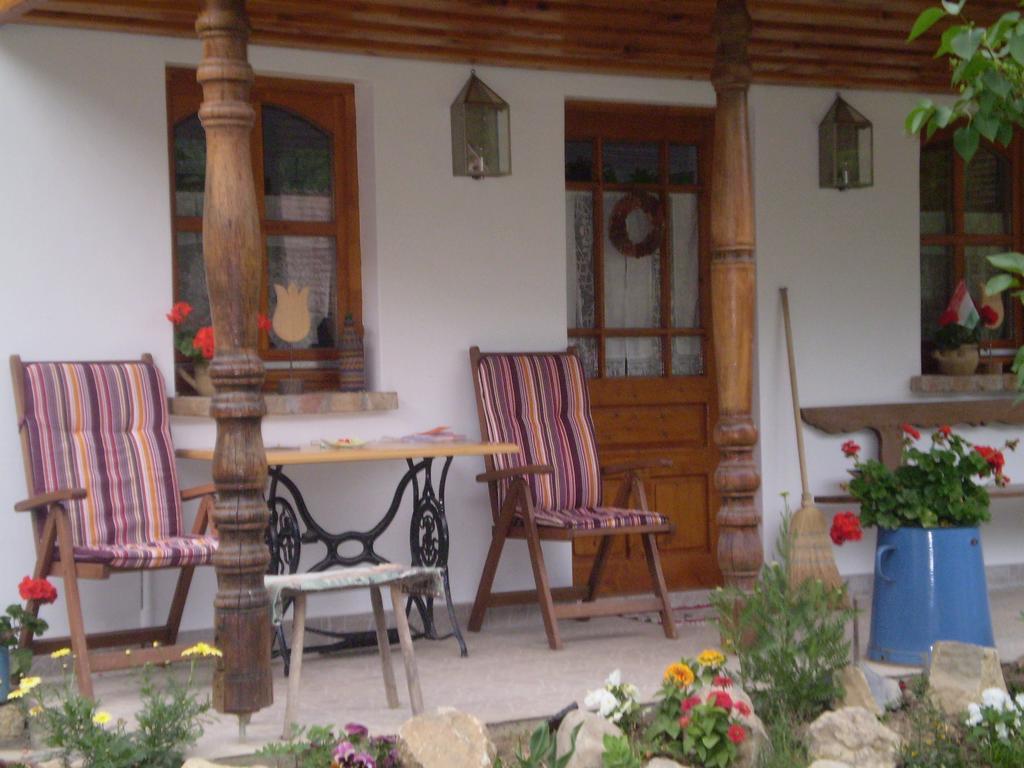 Tulipanos Vendeghaz Apartment Obanya Exterior photo